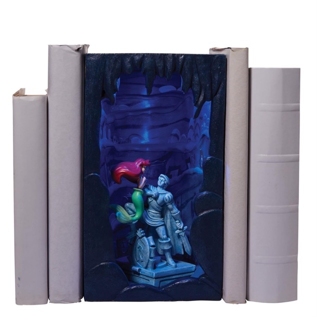 Disney Showcase - The Little Mermaid - Ariel's Secret Grotto Lit Book Holder Bookend - 2023